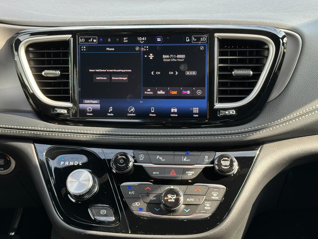 Chrysler Pacifica Vehicle Full-screen Gallery Image 11