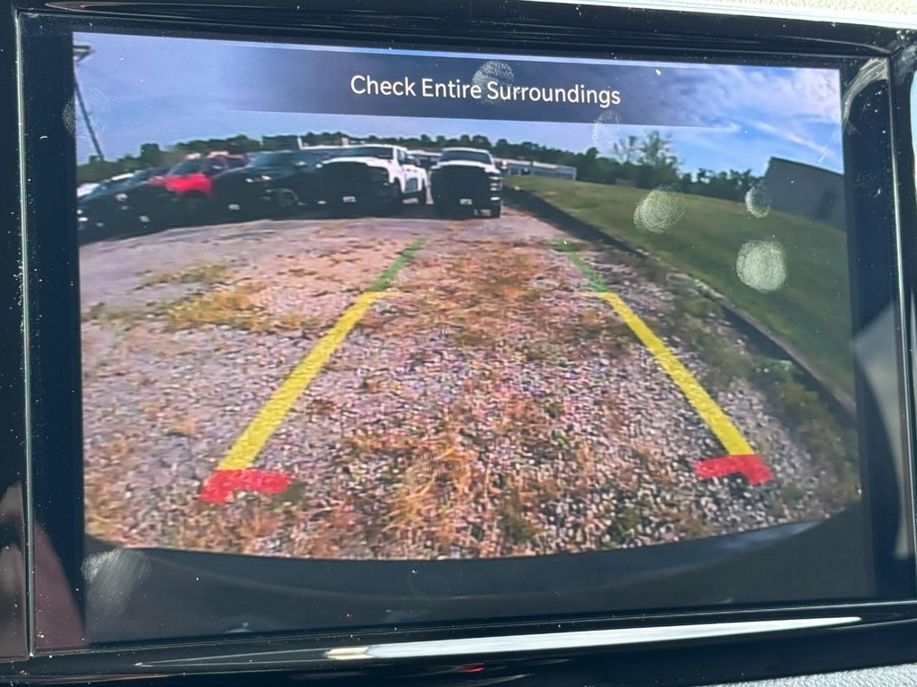 Chrysler Pacifica Vehicle Full-screen Gallery Image 18