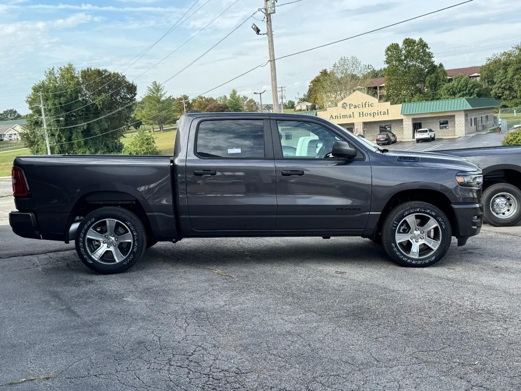 Ram 1500 Vehicle Full-screen Gallery Image 02