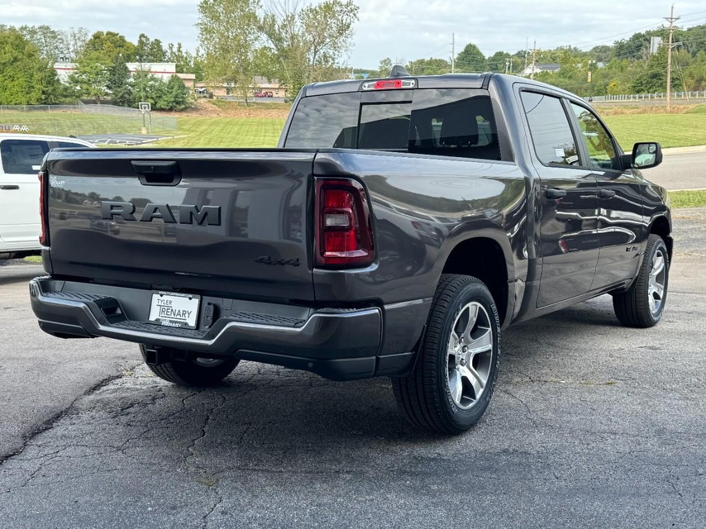 Ram 1500 Vehicle Full-screen Gallery Image 04
