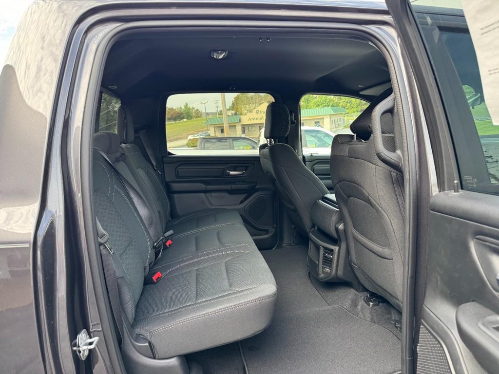 Ram 1500 Vehicle Full-screen Gallery Image 06