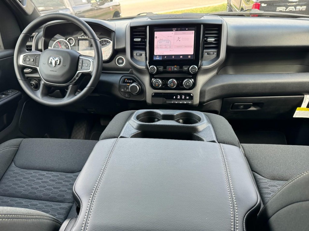 Ram 1500 Vehicle Full-screen Gallery Image 07