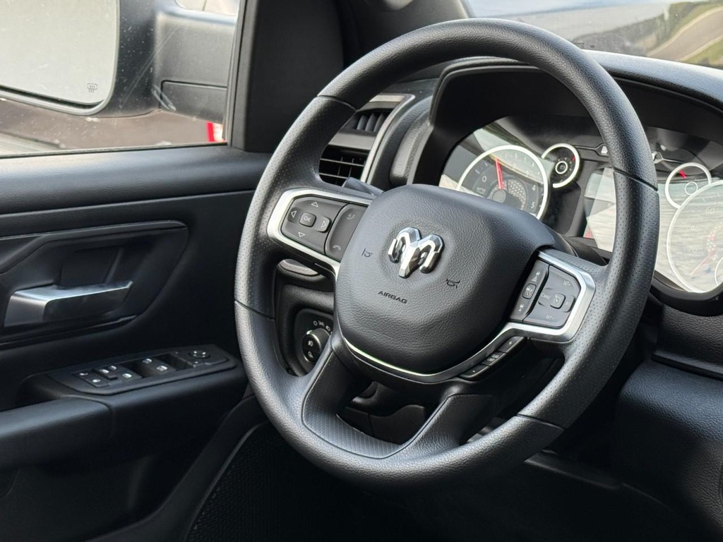 Ram 1500 Vehicle Full-screen Gallery Image 09