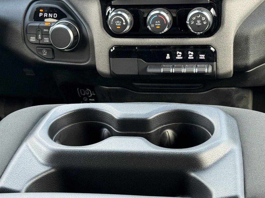Ram 1500 Vehicle Full-screen Gallery Image 11