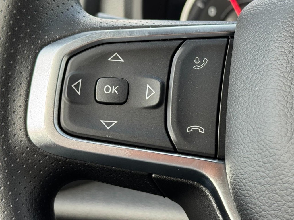 Ram 1500 Vehicle Full-screen Gallery Image 12