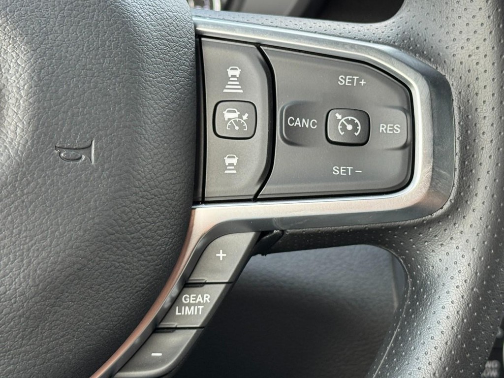 Ram 1500 Vehicle Full-screen Gallery Image 13