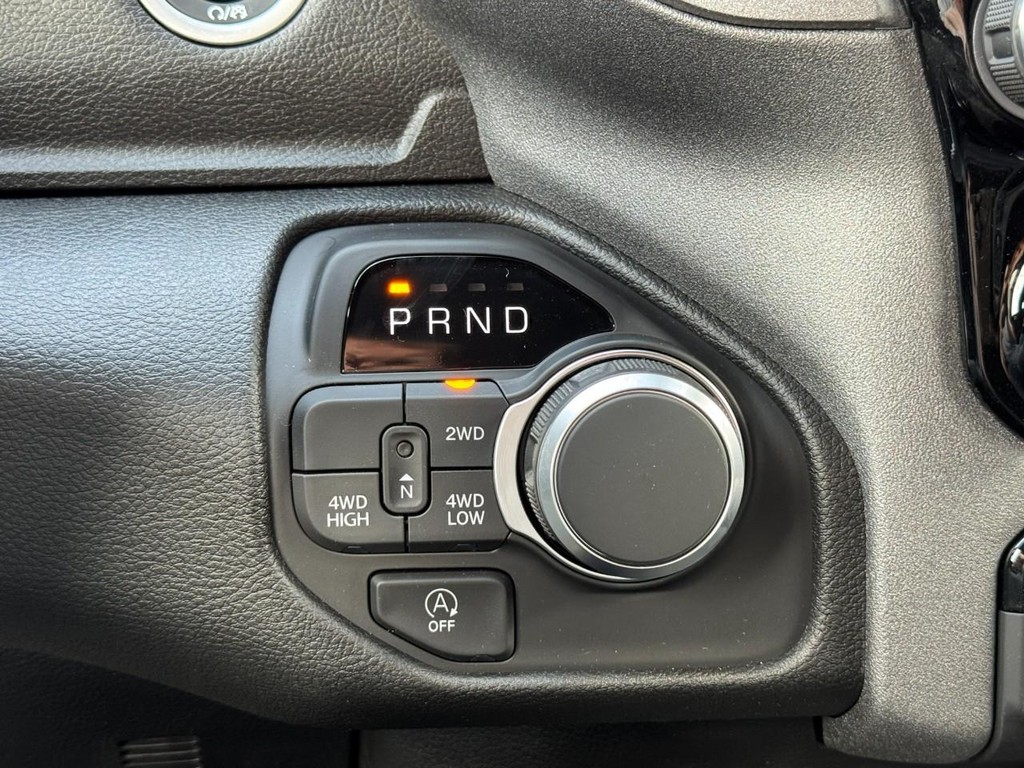 Ram 1500 Vehicle Full-screen Gallery Image 14