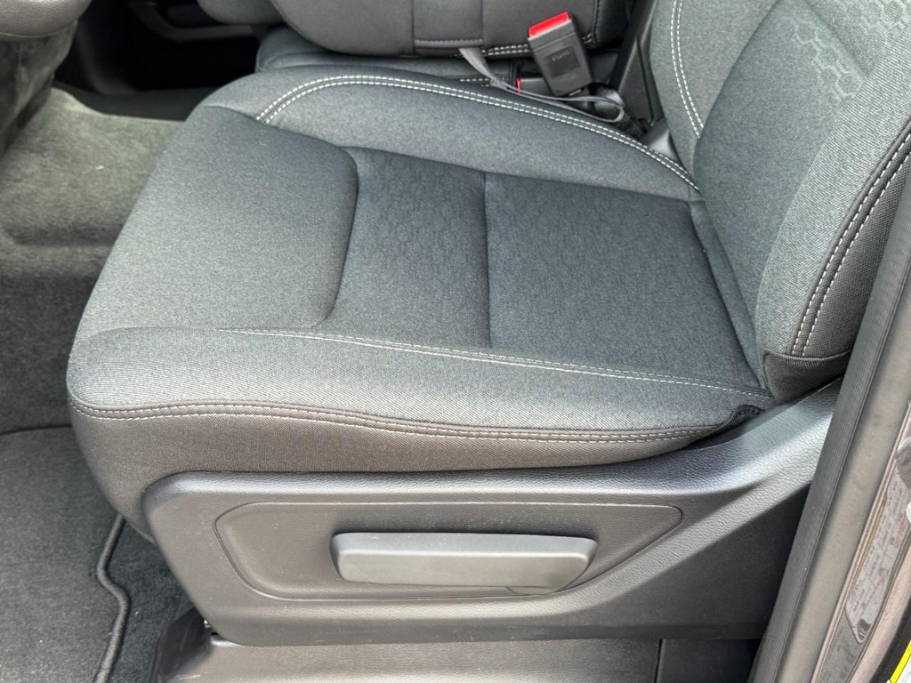 Ram 1500 Vehicle Full-screen Gallery Image 16