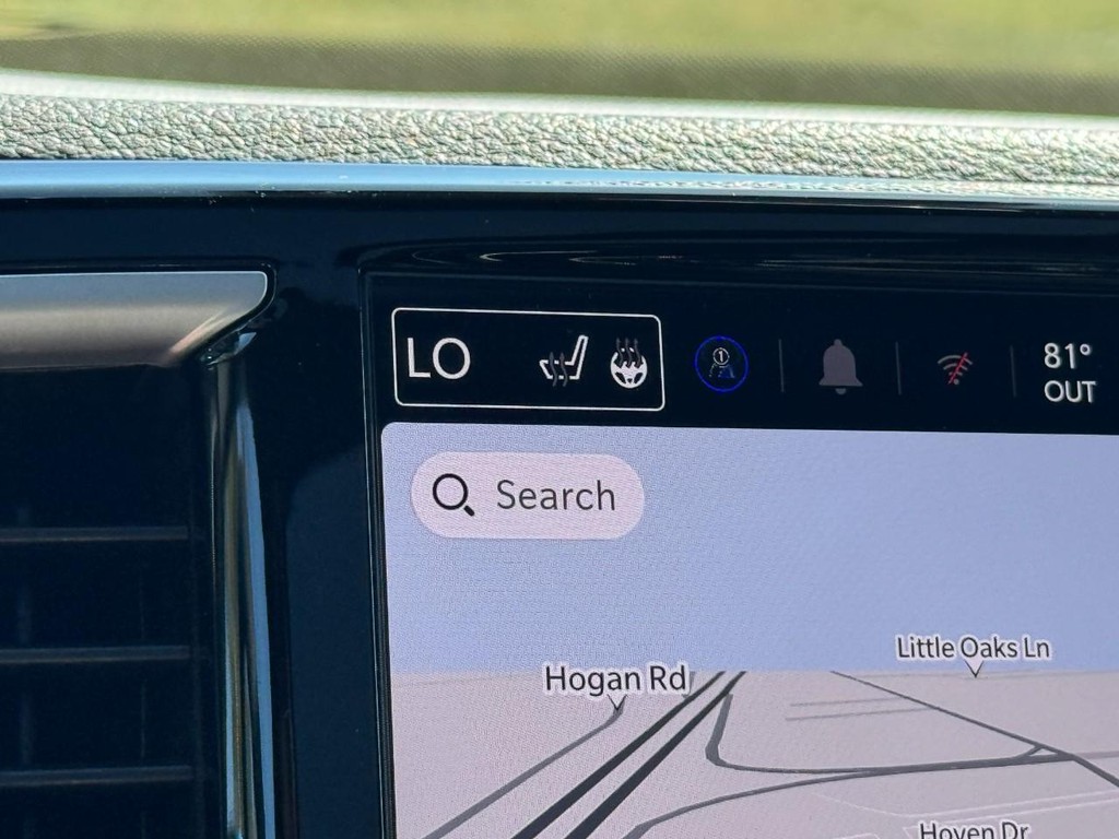Chrysler Pacifica Vehicle Full-screen Gallery Image 18