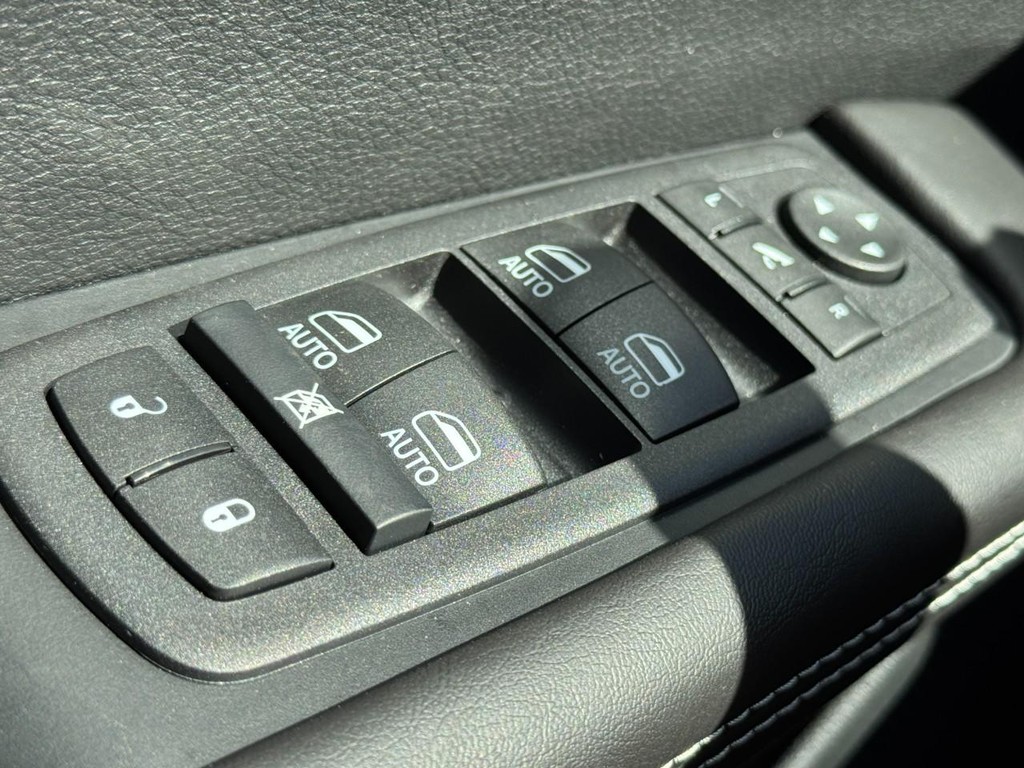 Chrysler Pacifica Vehicle Full-screen Gallery Image 20