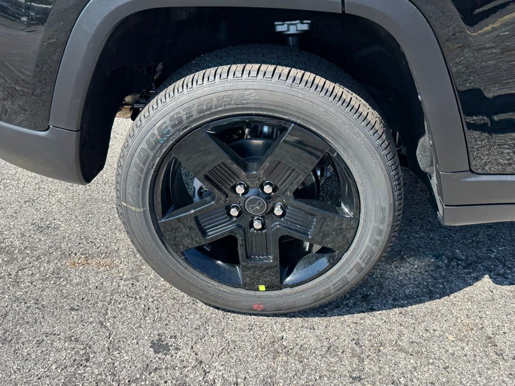Jeep Grand Cherokee Vehicle Full-screen Gallery Image 05