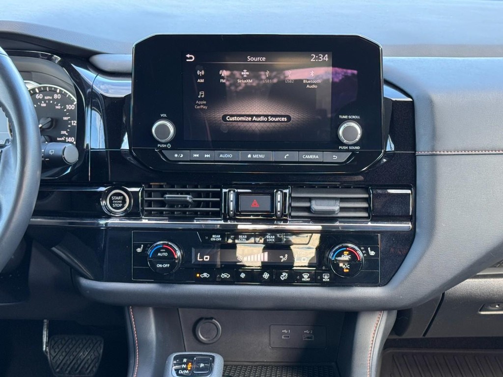 Nissan Pathfinder Vehicle Full-screen Gallery Image 16