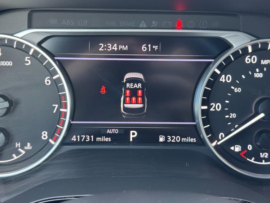 Nissan Pathfinder Vehicle Full-screen Gallery Image 21