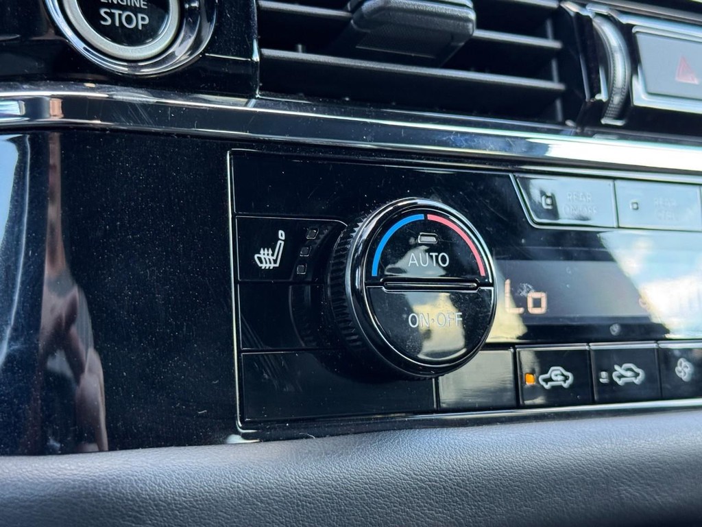Nissan Pathfinder Vehicle Full-screen Gallery Image 22
