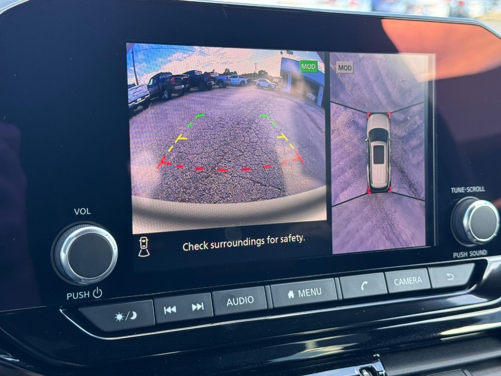 Nissan Pathfinder Vehicle Full-screen Gallery Image 24