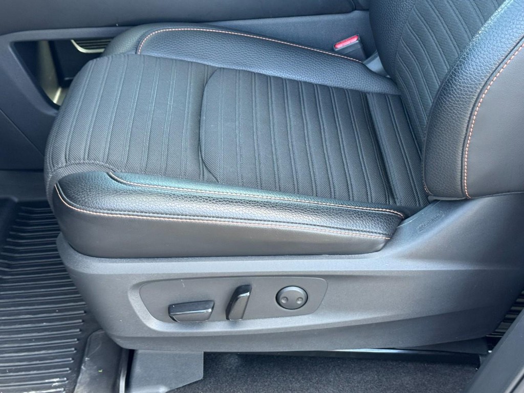 Nissan Pathfinder Vehicle Full-screen Gallery Image 26