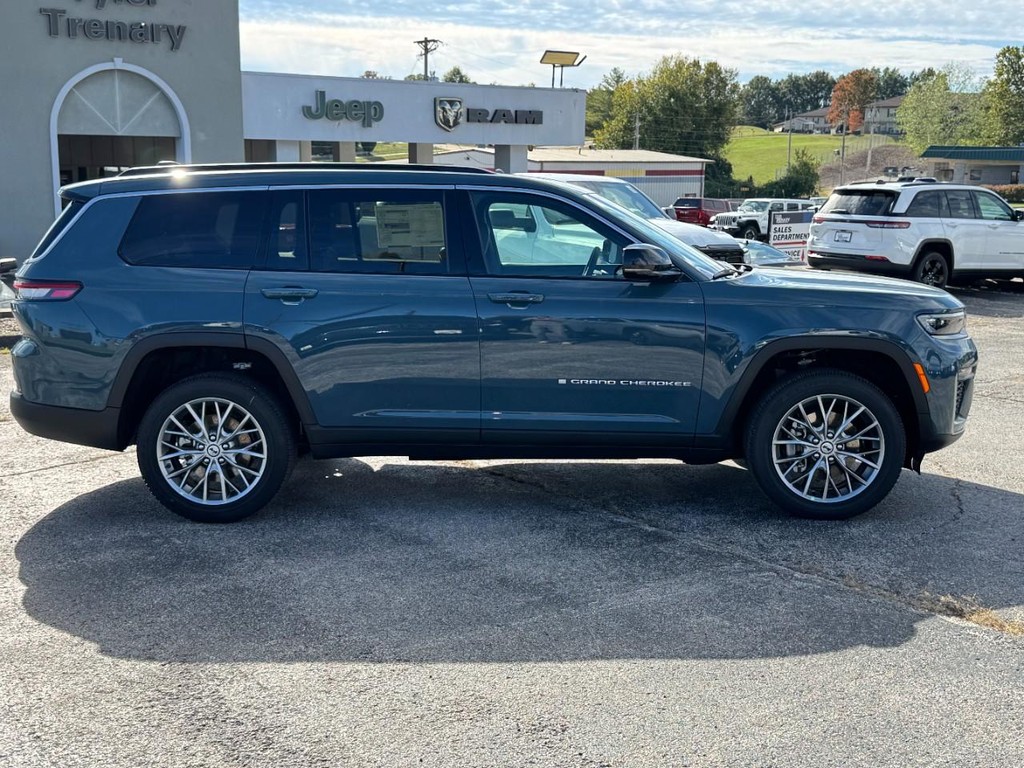 Jeep Grand Cherokee L Vehicle Full-screen Gallery Image 02