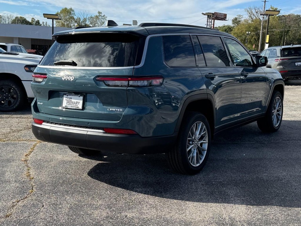 Jeep Grand Cherokee L Vehicle Full-screen Gallery Image 04