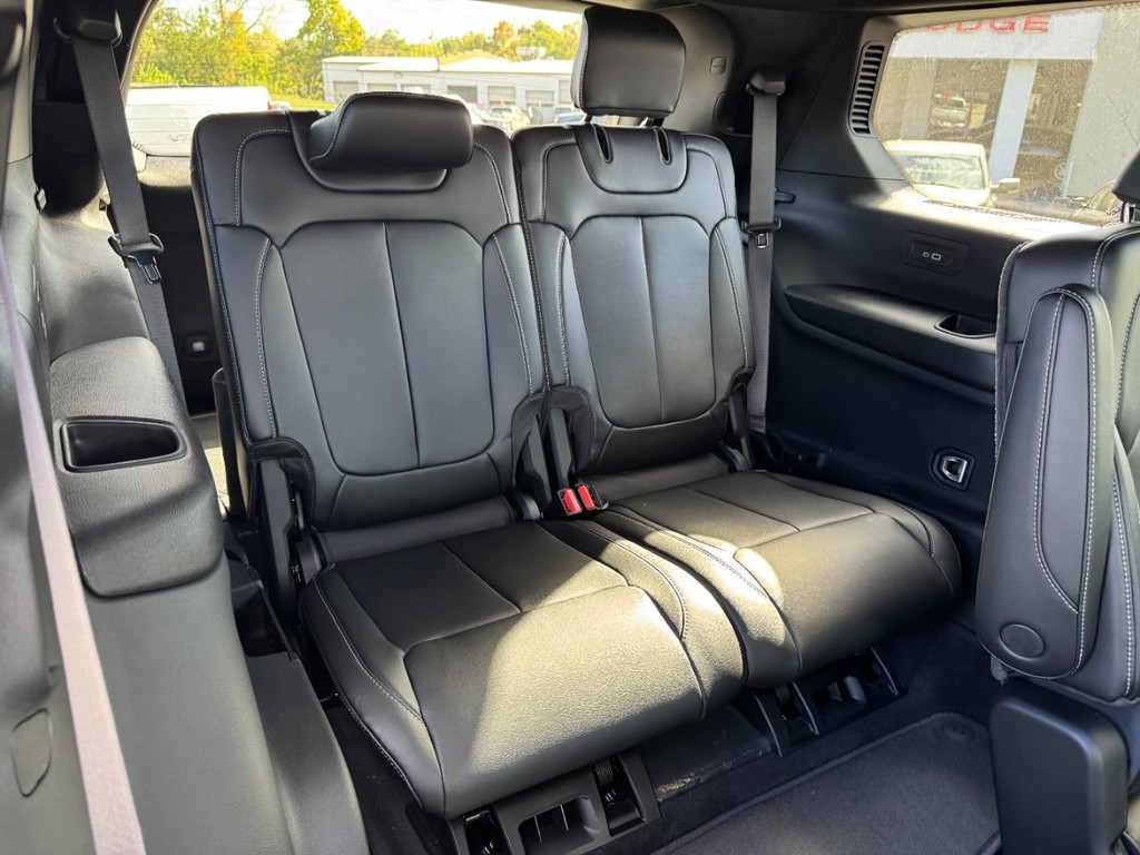 Jeep Grand Cherokee L Vehicle Full-screen Gallery Image 07