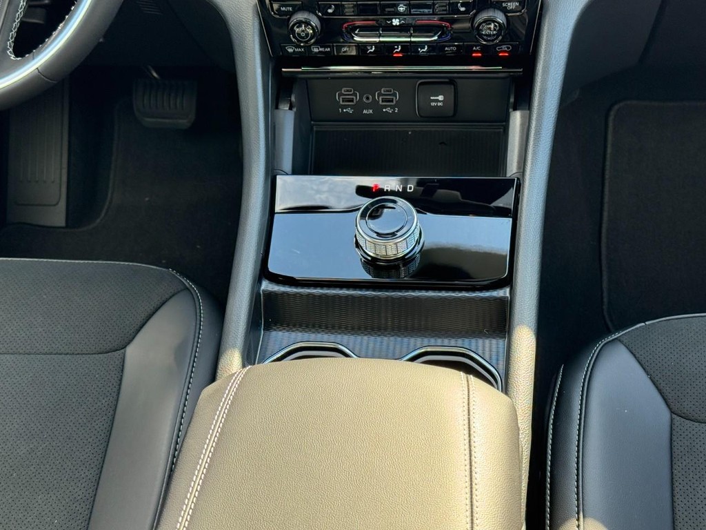 Jeep Grand Cherokee Vehicle Full-screen Gallery Image 11