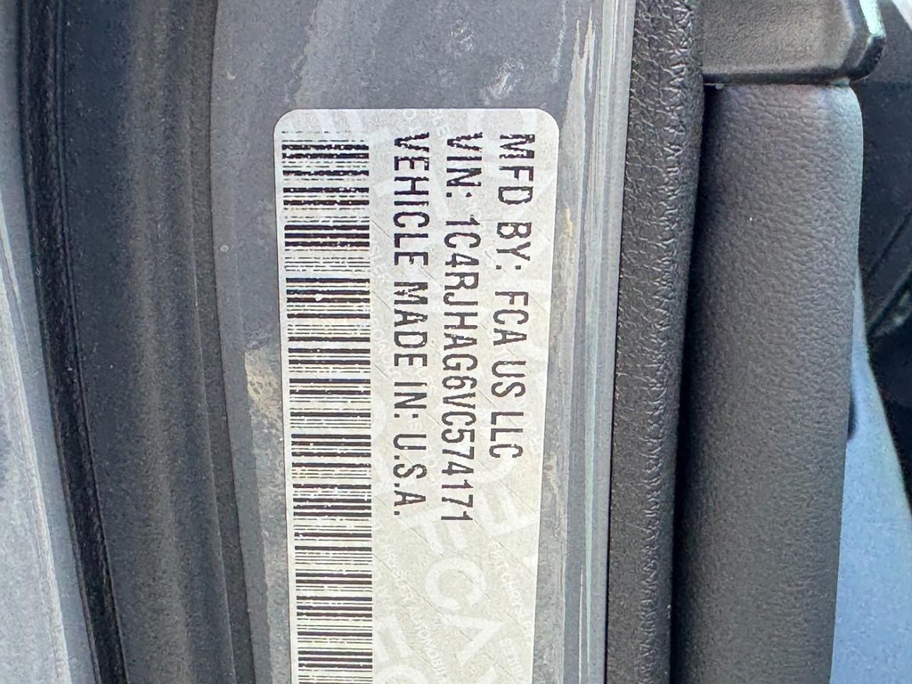 Jeep Grand Cherokee Vehicle Full-screen Gallery Image 19