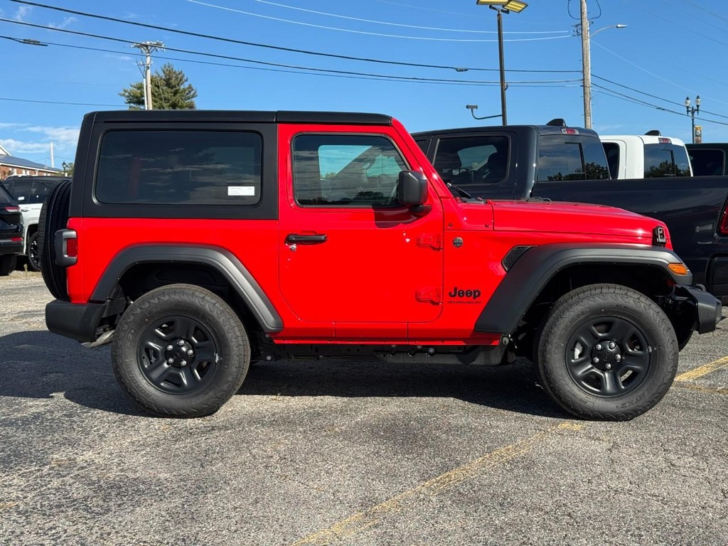 Jeep Wrangler Vehicle Full-screen Gallery Image 02