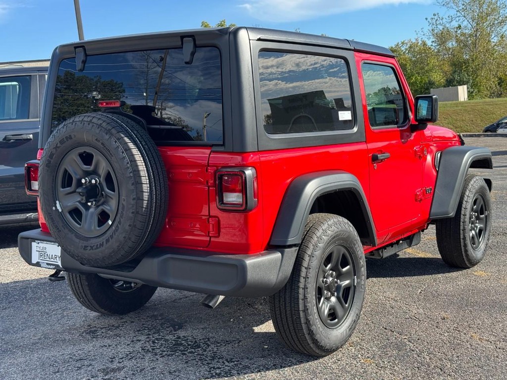 Jeep Wrangler Vehicle Full-screen Gallery Image 04