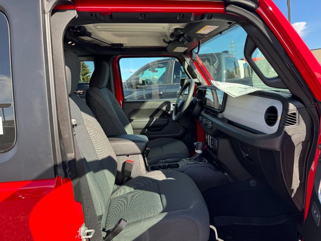 Jeep Wrangler Vehicle Full-screen Gallery Image 06