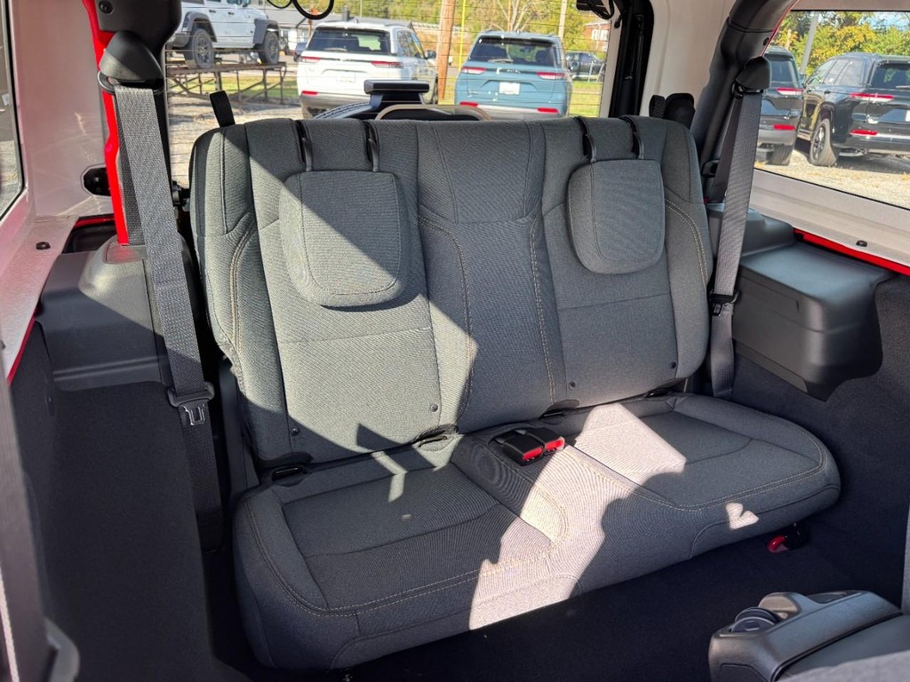 Jeep Wrangler Vehicle Full-screen Gallery Image 07