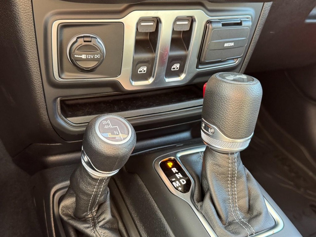 Jeep Wrangler Vehicle Full-screen Gallery Image 15