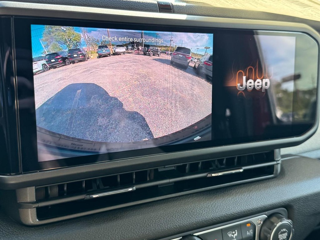 Jeep Wrangler Vehicle Full-screen Gallery Image 16