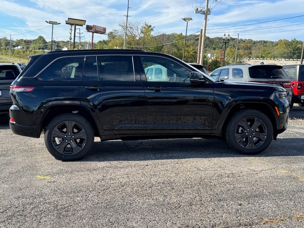 Jeep Grand Cherokee Vehicle Full-screen Gallery Image 02