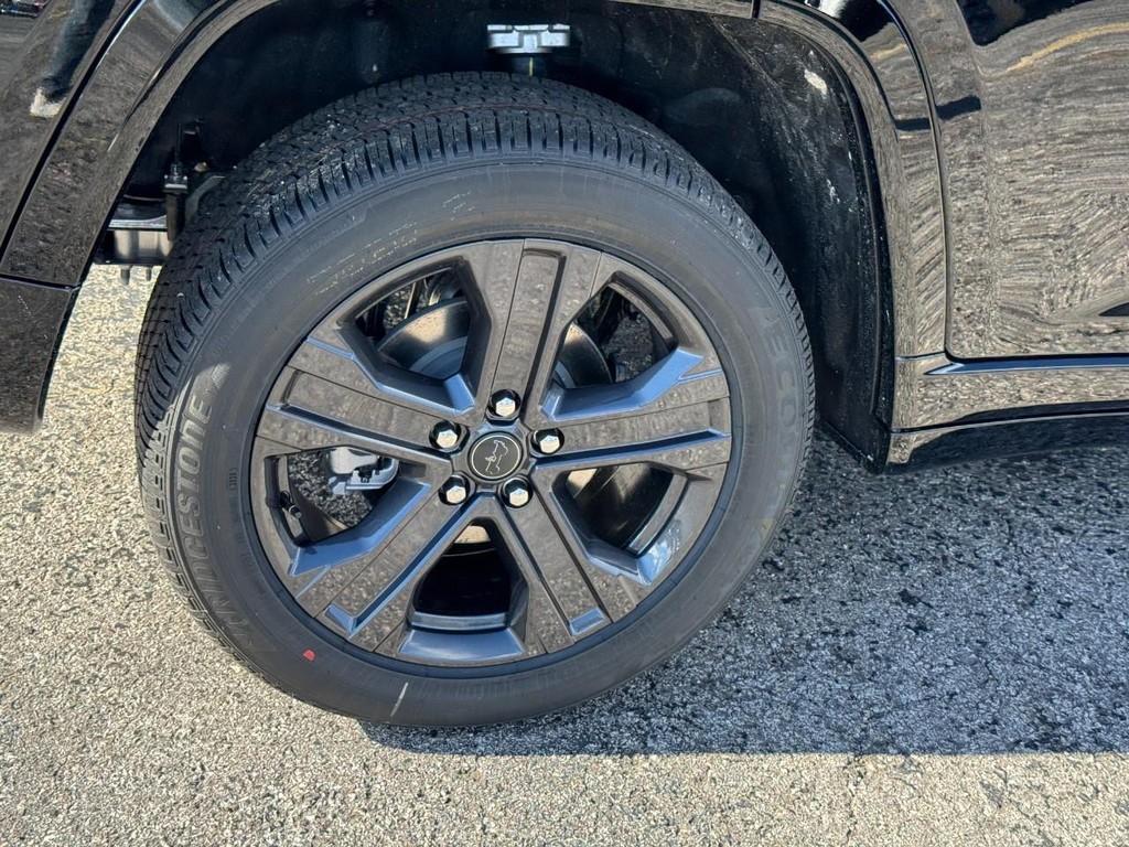 Jeep Grand Cherokee Vehicle Full-screen Gallery Image 05