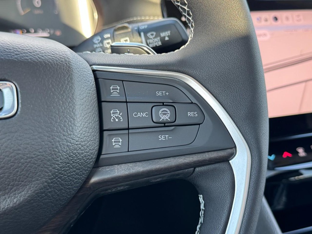 Jeep Grand Cherokee Vehicle Full-screen Gallery Image 14