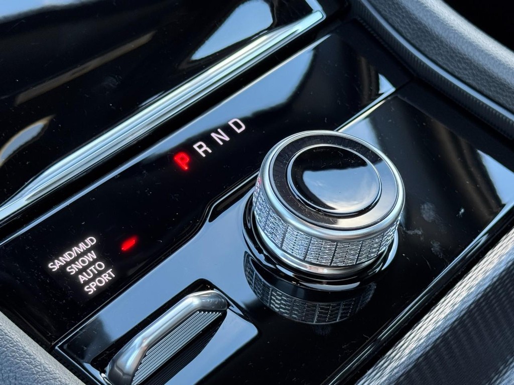 Jeep Grand Cherokee Vehicle Full-screen Gallery Image 15