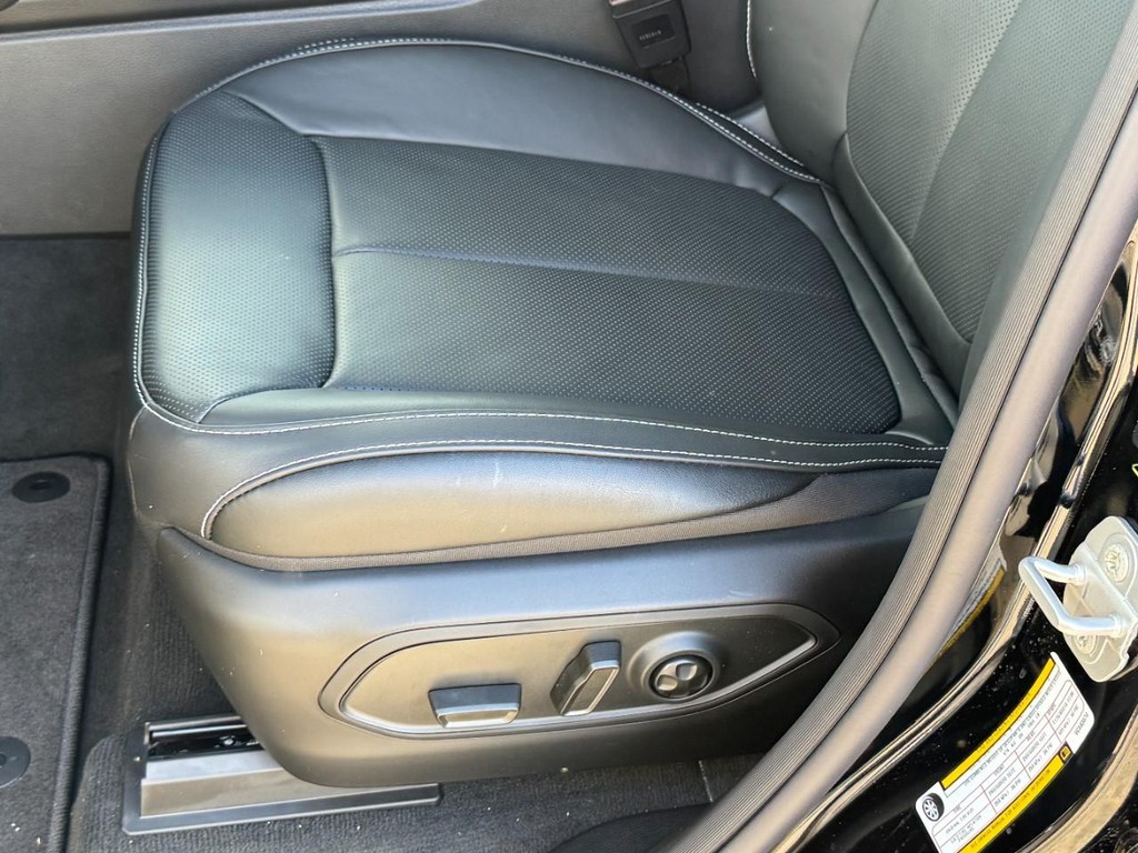 Jeep Grand Cherokee Vehicle Full-screen Gallery Image 19