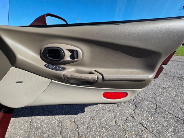 Chevrolet Corvette Vehicle Image 32