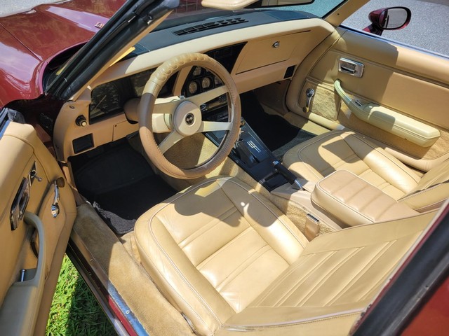 Chevrolet Corvette Vehicle Image 17