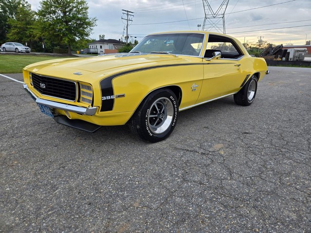 Chevrolet Camaro Vehicle Image 15