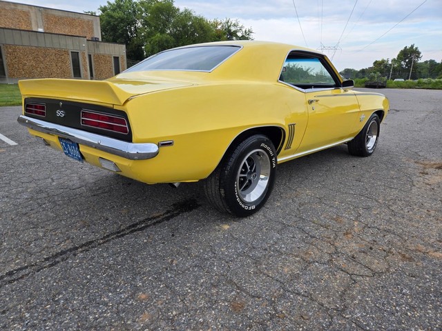 Chevrolet Camaro Vehicle Image 15