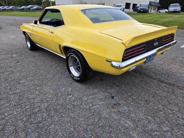 Chevrolet Camaro Vehicle Image 15