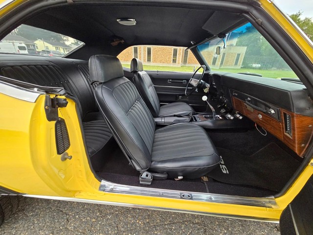 Chevrolet Camaro Vehicle Image 15