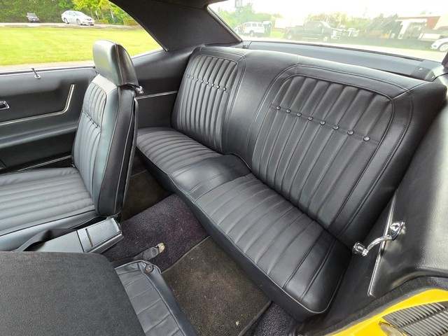 Chevrolet Camaro Vehicle Image 15