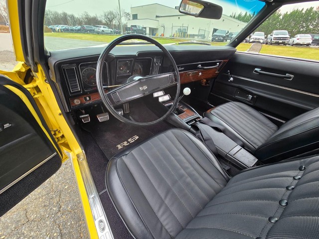 Chevrolet Camaro Vehicle Image 17