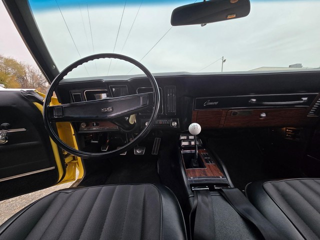 Chevrolet Camaro Vehicle Image 19