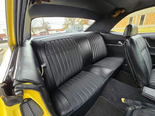 Chevrolet Camaro Vehicle Image 24