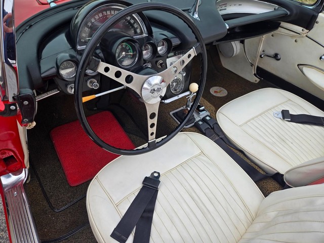 Chevrolet Corvette Vehicle Image 19