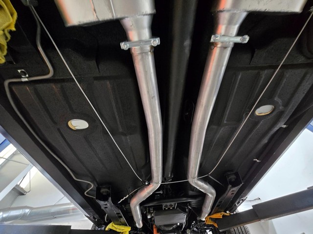 Chevrolet Camaro Vehicle Image 18