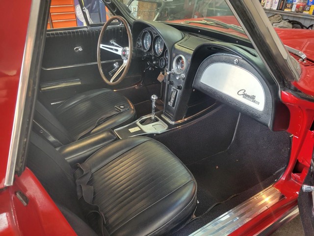 Chevrolet Corvette Vehicle Image 04