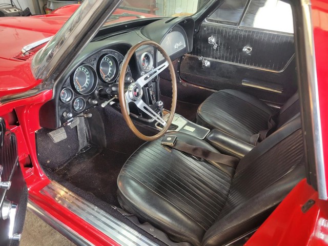 Chevrolet Corvette Vehicle Image 05